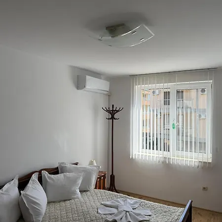 Private Adi Neszebar