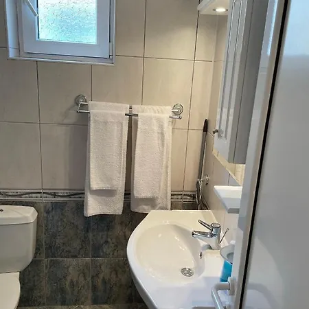 Private Adi נסבר